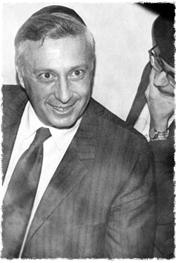 Sharon repeats some of what the Rebbe told him in an audience (early 1970s). 
Photo: Shmuel Rivkin.